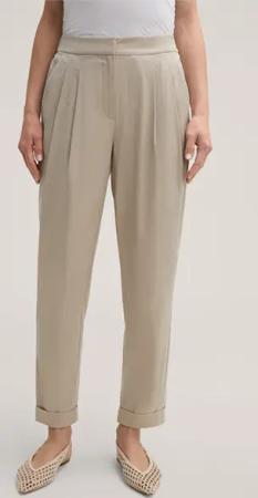 Baumwollstretch-Anzughose mit Bundfalte und Umschlag in Beige