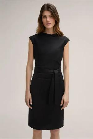 Baumwollstretch-Etui-Kleid mit Audreykragen in Schwarz