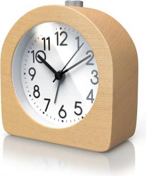 BEARWARE Wecker analoger Reisewecker ohne Ticken mit beleuchtetem Ziffernblatt Batteriebetrieb, Schlummerfunktion Snoozetaste & Weckton, Retro Design