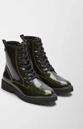 Boots in Lackleder-Optik