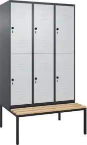 C+P Doppelstock-Spind Classic PLUS, Bank, 3 Abteile, 2120x1200x815mm, 7016/7035 Verschluss Sicherheits-Drehriegel Sitzbanktyp untergebaut Material Sitzfläche Buche-Hartholz