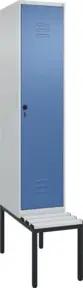 C+P Spind Classic PLUS, Bank, 1 Abteil, 2120x400x815mm, 7035/5023 Verschluss Sicherheits-Drehriegel 4 Garderobenhaken  Dekor Banklatten RAL 7035 Lichtgrau Sitzbanktyp untergebaut