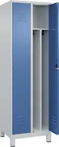 C+P Spind Classic PLUS, Füße, 2 Abteile, 1950x600x500mm, 7035/5023 Verschluss Zylinderschloss 4 Garderobenhaken Trennwand mittig
