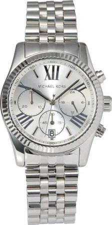 Damenuhr der Marke Michael Kors in der Farbe silber. Das Gehäuse hat einen Durchmesser von 38 mm.  Marke: Michael KorsModellname: MK5555Kategorie: DamenarmbanduhrMaterialien: EdelstahlFarbe: SilberUhr: Quarz