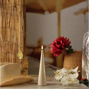 Deluxe Homeart LED-Kerze LED Kegelkerze Lea Deluxe Lack Kegelform flackernd H: 20cm creme (1-tlg)