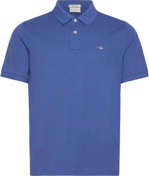 Dieses Poloshirt von Gant ist ein Klassiker und zeitlos. Es hat einen Flachstrickkragen mit einer Knopfleiste, die für einen eleganten und modernen Look sorgt. Die kurzen Ärmel sind glatt und schlicht, was dem Poloshirt einen cleanen und minimalistischen 