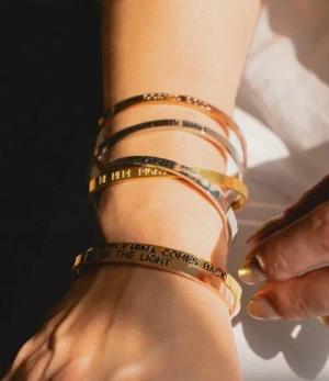 Divasya Armreif mit Gravur | rosé vergoldet | Be the light