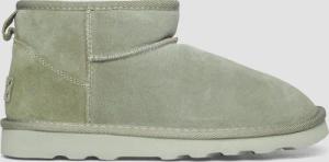 Flache Stiefel aus Leder