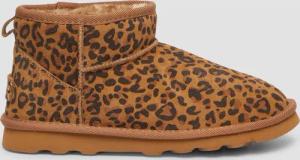 Flache Stiefel aus Leder