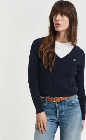 Gant Strickpullover "STRETCH COTTON CABLE V-NECK" mit Logostickerei auf der Brust