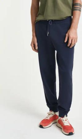 Gant Sweathose "REG SHIELD SWEATPANTS" mit Logostickerei unterhalb des Bunds