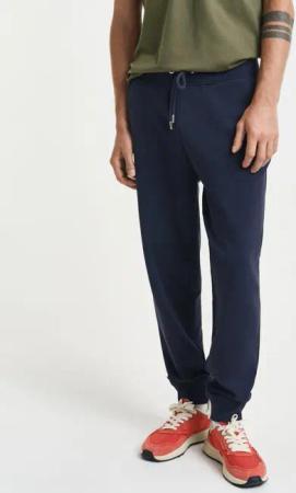 Gant Sweathose REG SHIELD SWEATPANTS mit Logostickerei unterhalb des Bunds