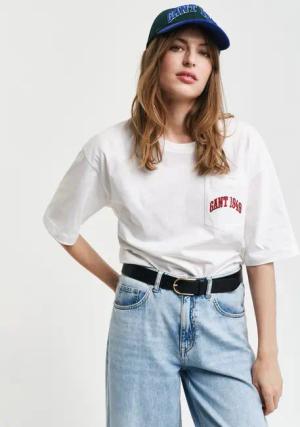 Gant T-Shirt POCKET GRAPHIC TSHIRT Grafische GANT-Stickerei auf der Brusttasche