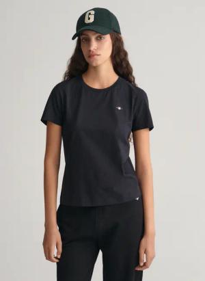 Gant T-Shirt "REG SHIELD KA T-SHIRT" mit einer kleinen aufgestickten Wappen-Grafik auf der Brust