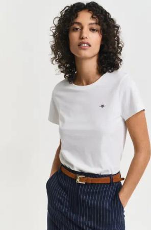 Gant T-Shirt REG SHIELD KA T-SHIRT mit einer kleinen aufgestickten Wappen-Grafik auf der Brust