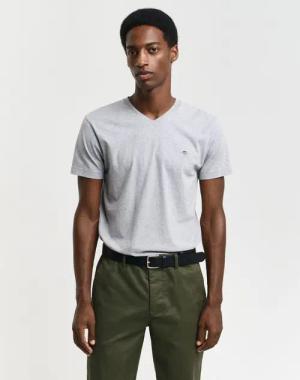 Gant T-Shirt SLIM SHIELD V-NECK T-SHIRT mit einer kleinen Logostickerei auf der Brust