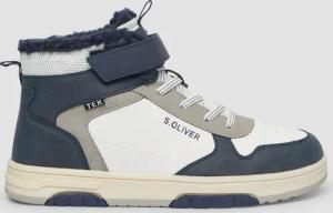 Gefütterter Sneaker im Materialmix