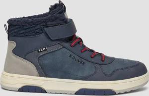 Gefütterter Sneaker im Materialmix