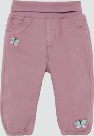 Hose mit Stick-Details