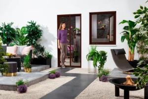 hecht international Insektenschutz-Tür SMART, Alu -Türrollo Bausatz, 2. Generation, 160x220 cm, einfache und schnelle Selbstmontage, UV-beständig, Braun