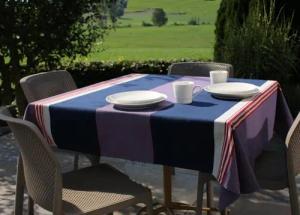 Indradanush Tischdecke Tischdecke von Hand gewebt blau rot weiß gestreift Baumwolle (1 Stück, 1 Tischdecke), gewebt, reine Baumwolle, handgemacht