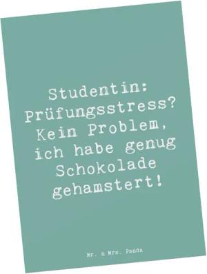 Mr. & Mrs. Panda Postkarte Studentin: Prüfungsstress? Kein Problem, ich habe genug Schokolade ge, Langlebiger Druck