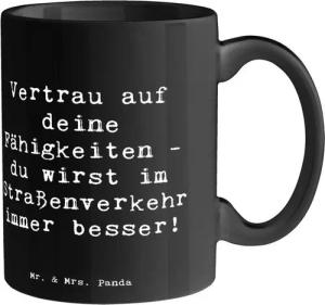 Mr. & Mrs. Panda Tasse Erste Erfahrungen im Straßenverkehr machen - Schwarz - Geschenk, Selb, Keramik, Langlebige Designs