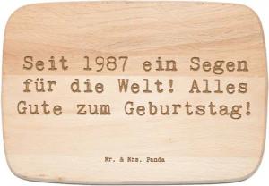 Mr. & Mrs. Panda Frühstücksbrett 1987 Geburtstag - Transparent - Geschenk, Segen für die Welt, Geburts, Birkenholz, (1-St), Einzigartige Motive