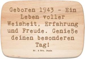 Mr. & Mrs. Panda Frühstücksbrett Spruch 1943 Geburtstag - Transparent - Geschenk, wertvolle Erfahrunge, Birkenholz, (1-St)