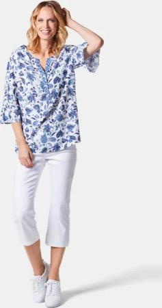 Druckbluse mit raffinierter Ausschnittlösung - weiß / blau / gemustert - Gr. 20 von Goldner Fashion