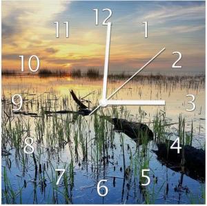 Wallario Wanduhr Schilf am Abend - Sonnenuntergang über der Seelandschaft (Aluverbunduhr)