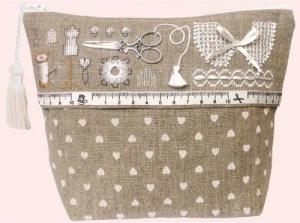 Le Bonheur des Dames Kreativset Le Bonheur des Dames Etui Kreuzstich Stickpackung "Etui White Couture, (embroidery kit by Marussia)