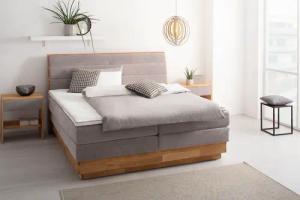 OTTO products Boxspringbett "Jenna", ohne LED-Beleuchtung, mit zertifizierten, recycelten Bezugsstoffen
