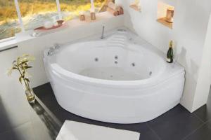 OTTOFOND Whirlpool-Badewanne "St. Lucia", (Komplett-Set, 1 tlg.), mit Farblichtscheinwerfer, Schürze und Schwallarmatur