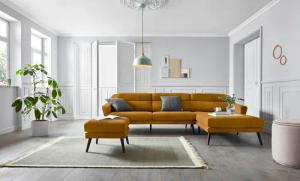 andas Ecksofa "Bille L-Form", mit Naht im Rückenkissen und Beinen aus Eichenholz