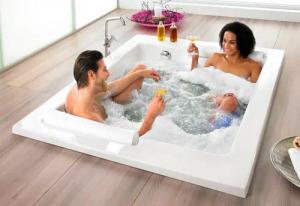 OTTOFOND Whirlpool-Badewanne "Maharaja", (Komplett-Set, 1 tlg.), Typ Exklusiv chrom und zwei Nackenrollen