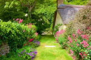 Papermoon Fototapete "GARTEN-BLUMEN BÄUME PFLANZEN STEINE WALD PERGOLA BLÜTEN"