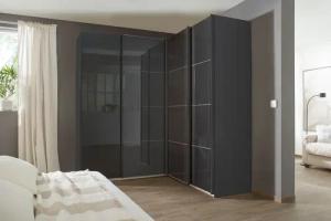 rauch Schwebetürenschrank "Quadra", Eckschrank inkl. Türendämpfer, mit Glastüren