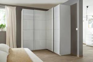 rauch Schwebetürenschrank "Quadra", Eckschrank inkl. Türendämpfer, mit Glastüren