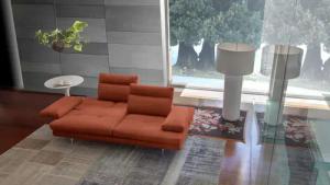 CALIA ITALIA 3,5-Sitzer "Toby Wing, italienisches Designsofa mit erstklassigem Sitzkomfort", inklusive Sitztiefenverstellung, Füße in Chrom glänzend