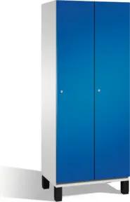 C+P Umkleidespind Cambio auf Füßen, 2 Abteile, H1980xB800xT525mm Front Enzianblau Korpus Lichtgrau