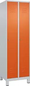 C+P Spind Classic PLUS, Füße, 2 Abteile, 1950x600x500mm, 7035/2004 Verschluss Zylinderschloss 4 Garderobenhaken Trennwand mittig