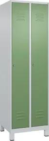 C+P Spind Classic PLUS, Füße, 2 Abteile, 1950x600x500mm, 7035/6011 Verschluss Zylinderschloss 3 Garderobenhaken