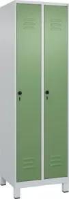 C+P Spind Classic PLUS, Füße, 2 Abteile, 1950x600x500mm, 7035/6011 Verschluss Sicherheits-Drehriegel 3 Garderobenhaken