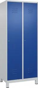 C+P Spind Classic PLUS, Füße, 2 Abteile, 1950x800x500mm, 7035/5010 Verschluss Zylinderschloss 4 Garderobenhaken Trennwand mittig