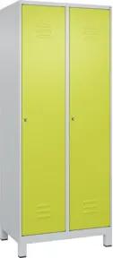 C+P Spind Classic PLUS, Füße, 2 Abteile, 1950x800x500mm, 7035/0024 Verschluss Zylinderschloss 4 Garderobenhaken Trennwand mittig