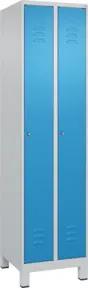 C+P Spind Classic PLUS, Füße, 2 Abteile, 1950x500x500mm, 7035/5012 Verschluss Zylinderschloss 3 Garderobenhaken