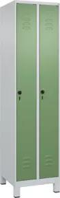C+P Spind Classic PLUS, Füße, 2 Abteile, 1950x500x500mm, 7035/6011 Verschluss Sicherheits-Drehriegel 3 Garderobenhaken