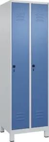 C+P Spind Classic PLUS, Füße, 2 Abteile, 1950x600x500mm, 7035/5023 Verschluss Sicherheits-Drehriegel 3 Garderobenhaken