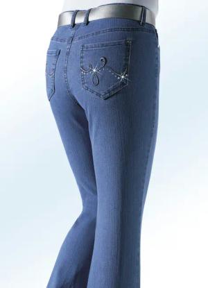 Jeans verziert mit funkelnden Strasssteinen